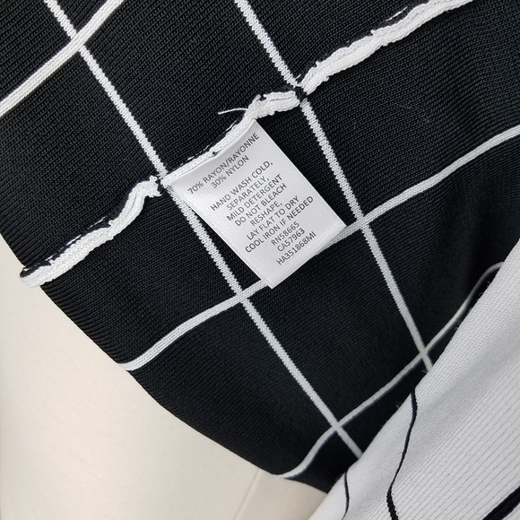 Halogen white and black block pattern top size med - Picture 3 of 7